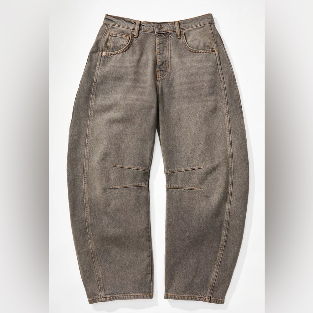 Free People Barrel Jeans in size 29.
